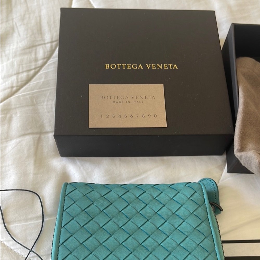 Bottega Veneta Blue Intrecciato Leather Wallet - Picture 5 of 8